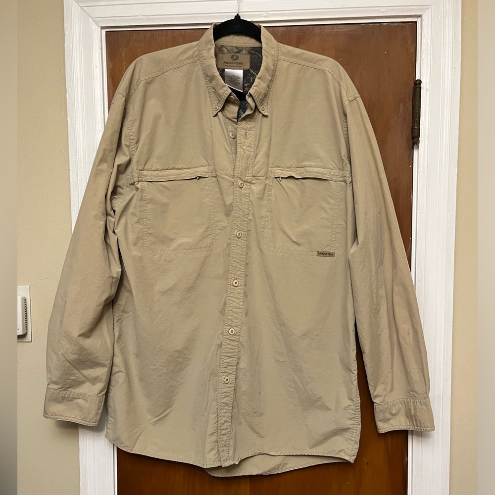 Mossy Oak Men’s long sleeve shirt. Good condition . Outdoor Hunting Sport.  . XO